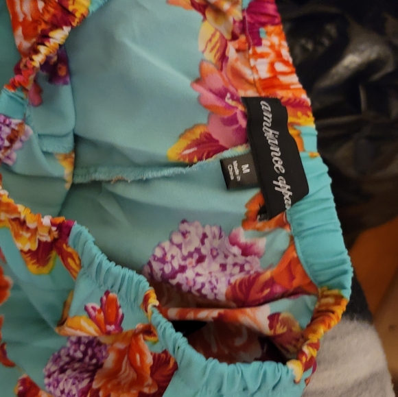 Ambience Apparel shorts blue with Flowers - Picture 2 of 7